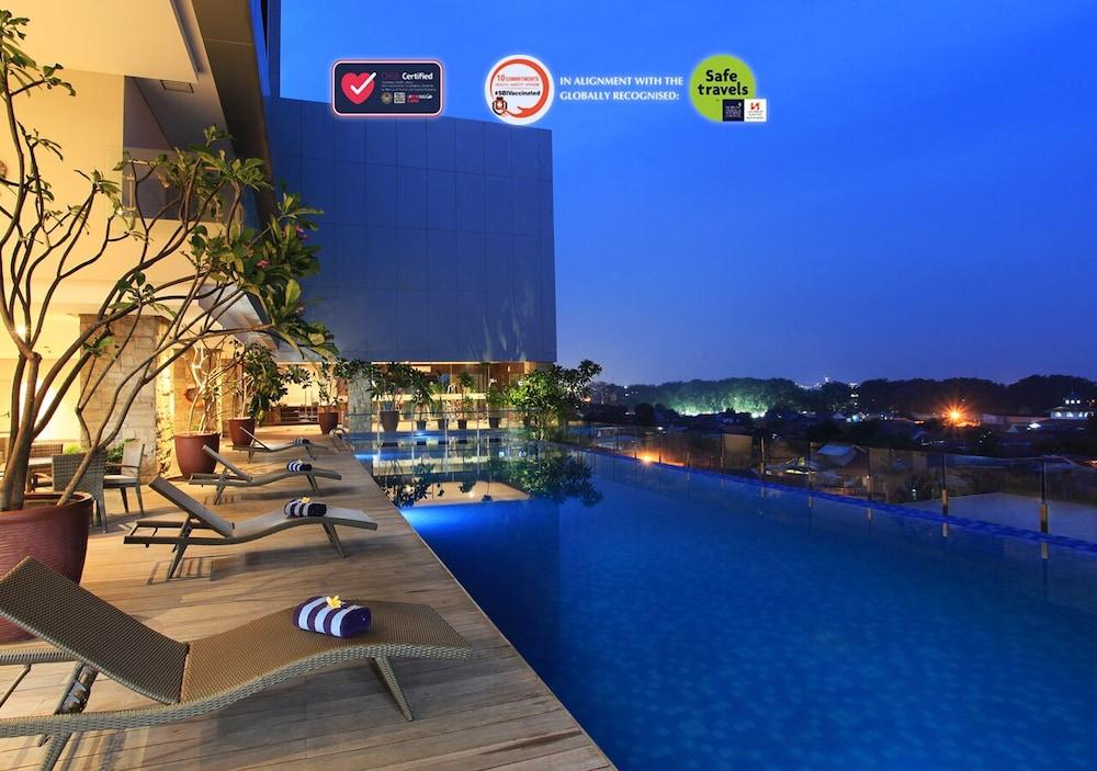 Swiss-Belinn Karawang Exterior foto