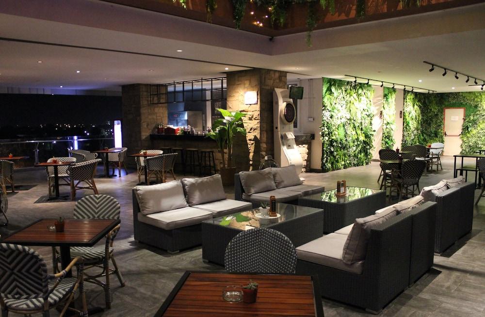 Swiss-Belinn Karawang Exterior foto