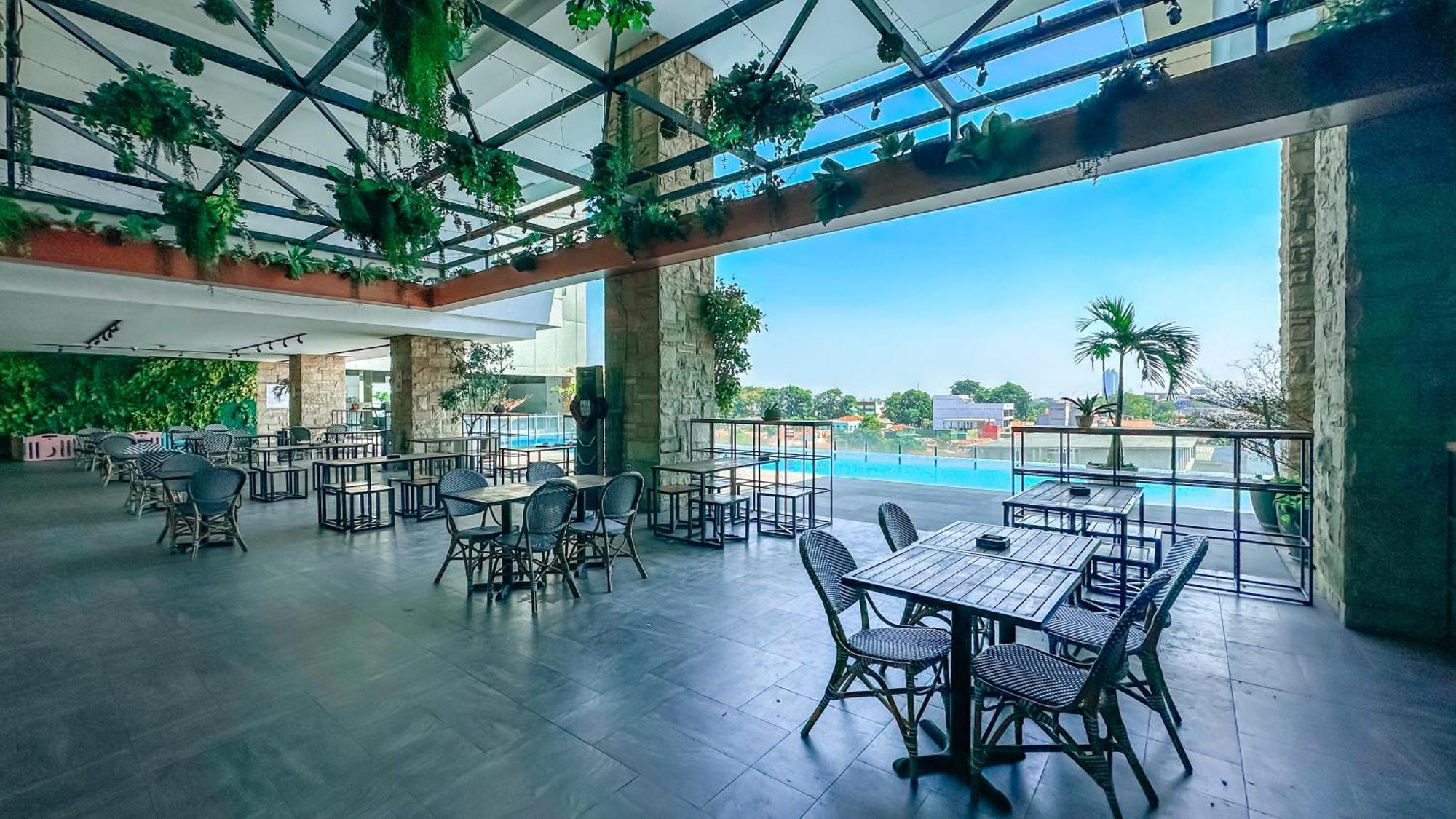 Swiss-Belinn Karawang Exterior foto