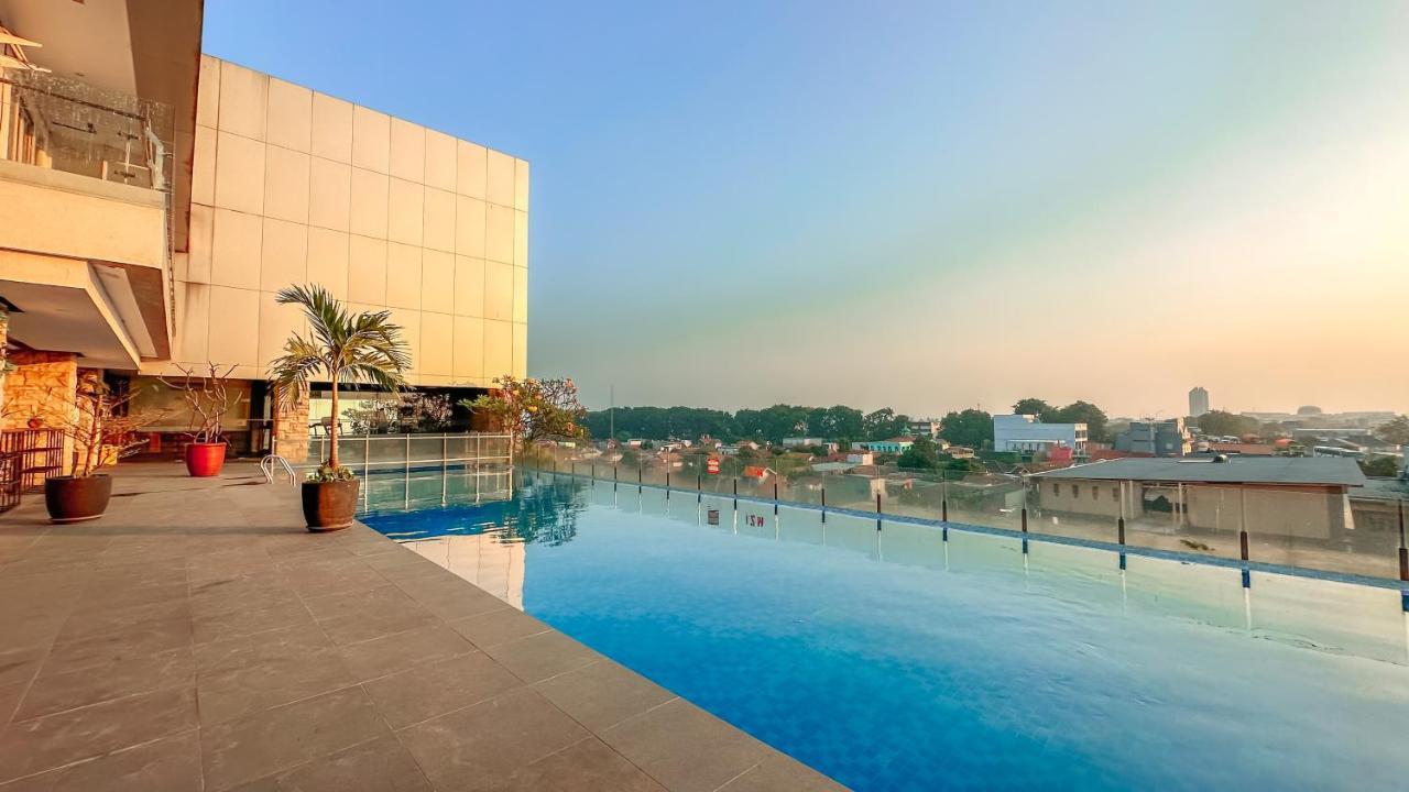 Swiss-Belinn Karawang Exterior foto